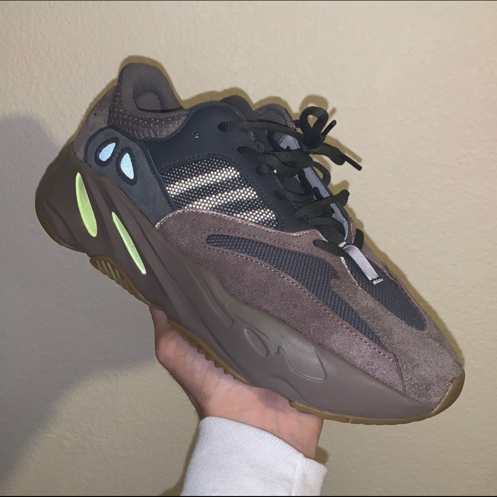 Yeezy boost 700 mauve